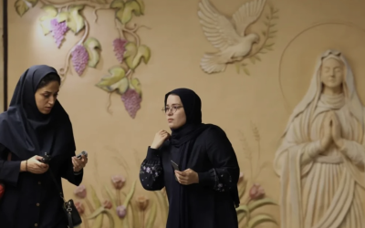 A Teheran, Maria scende nella metropolitana: quando la bellezza apre varchi di pace